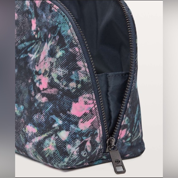 SET of TWO lululemon Sun Up Sun Down cosmetic pouches / 1.5L + 2.5L - EUC - Picture 2 of 4